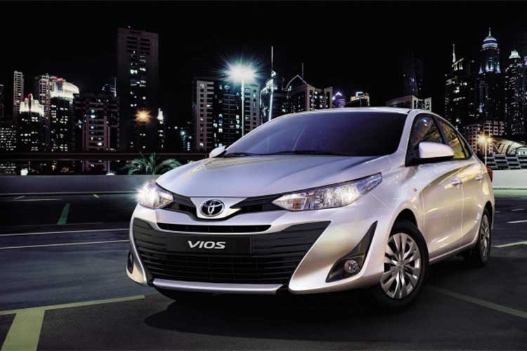 Mẫu  xe Toyota Vios 2018 vừa xuất hiện tại thị trường Singapore được cho là khá giống với chiếc Yaris Ativ đang được bán ra tại Ấn Độ dù chiếc xe này được trang bị khối động cơ lớn hơn, mạnh mẽ hơn. Cụ thể, Toyota Vios 2018 tại Singapore bao gồm 2 phiên bản Vios E và Vios G.